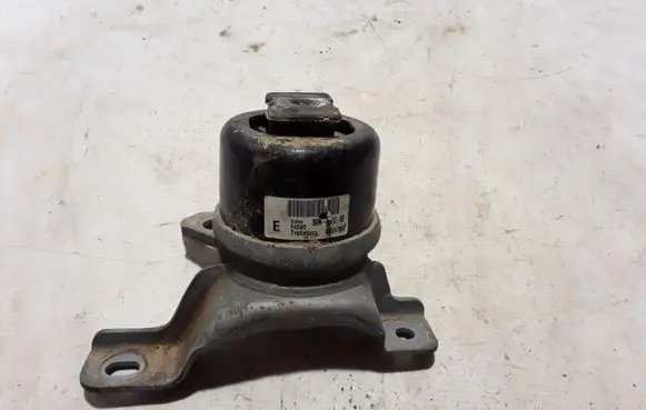Volvo V60 Engine mount bracket 30793318