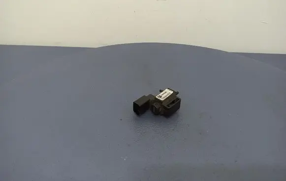 Volkswagen Golf V Vacuum valve 701044030