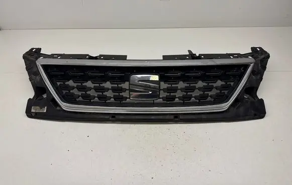 Seat Leon (5F) Front bumper upper radiator grill 5F0853654H