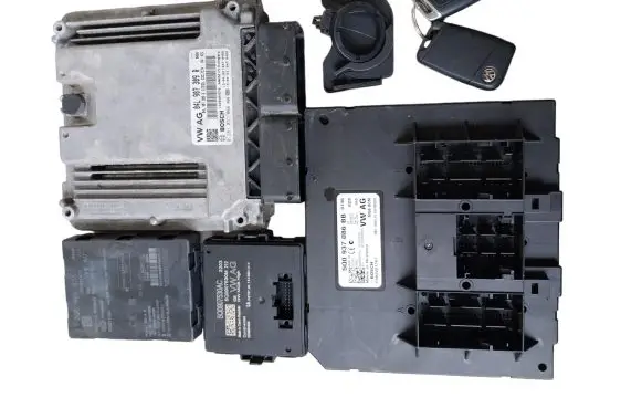 Volkswagen PASSAT B8 Engine ECU kit and lock set 04L907309R 3Q0959435
