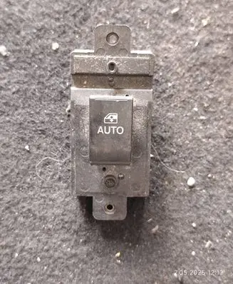 Opel Antara Quarter vent window switch 202007457