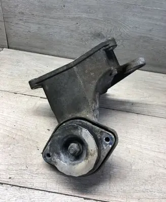Volkswagen PASSAT B5.5 Gearbox mounting bracket 8D0399114S