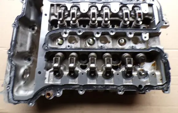 Peugeot 3008 I Engine head 9837098810