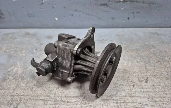BMW 3 E36 Power steering pump 1141417