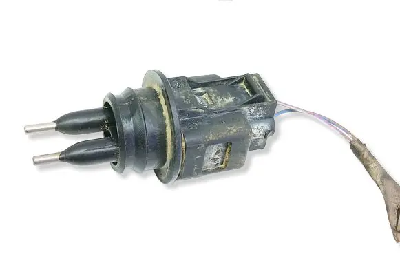 Volkswagen PASSAT B6 Windshield washer fluid level sensor 1J0973202