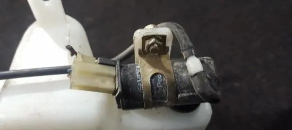 KIA Carnival Windscreen/windshield washer pump