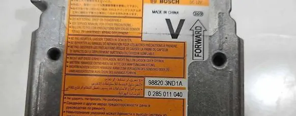 Nissan Leaf I (ZE0) Airbag control unit/module 988203ND1A 0285011040 ZE3ND11X220150