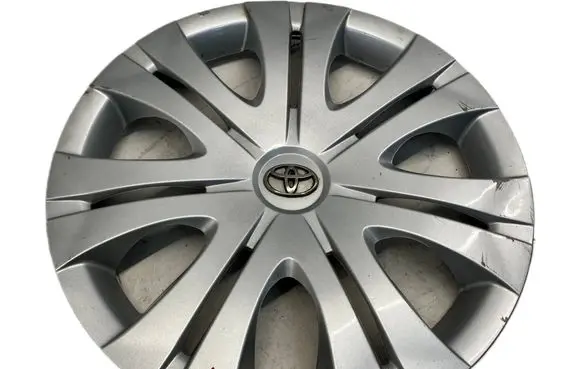 Toyota Avensis T270 R16 wheel hub/cap/trim 