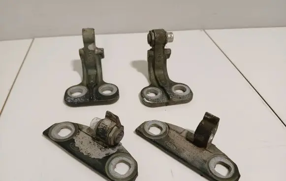 Land Rover Freelander 2 - LR2 Front door hinge set 