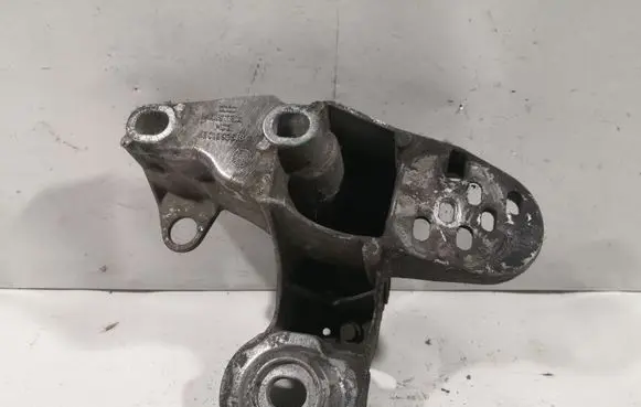 Volkswagen PASSAT B5 Engine mounting bracket 4B0199351B