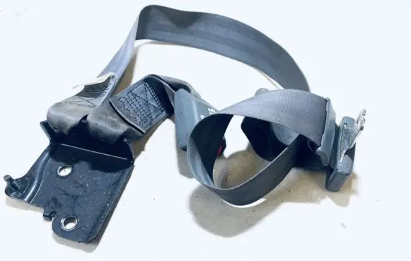 Middle seatbelt (rear)