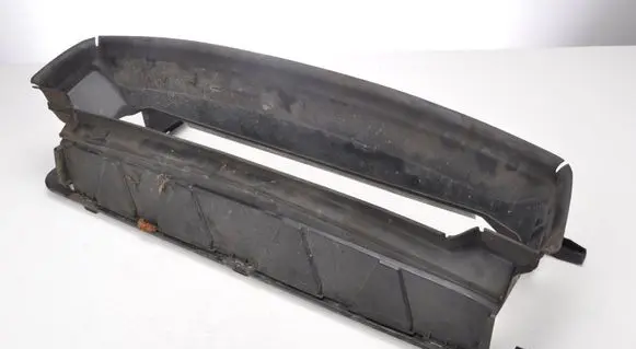 Volvo C30 Intercooler air channel guide 