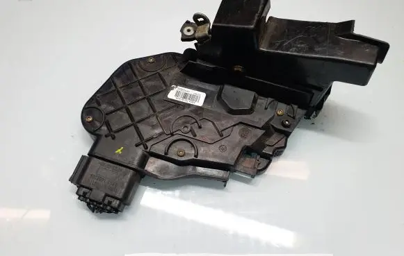 Ford Focus C-MAX Front door lock 3M5AR21812MR R21812MR 5276N