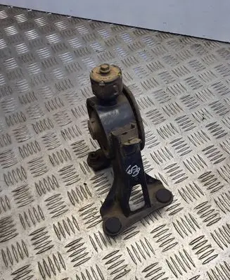 Toyota Avensis T270 Engine mount bracket