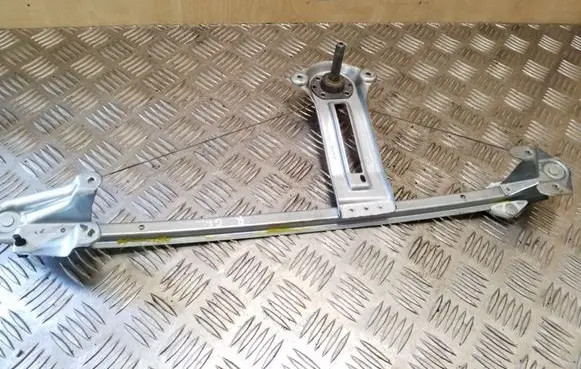 Rear door manual window regulator