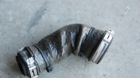 Volvo V60 Turbo air intake inlet pipe/hose AV219C623AF