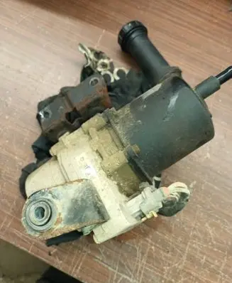 Citroen C4 I Power steering pump 9684713280