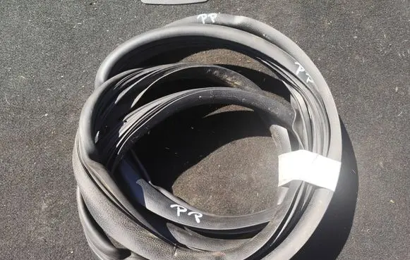 Alfa Romeo 147 Front door rubber seal 
