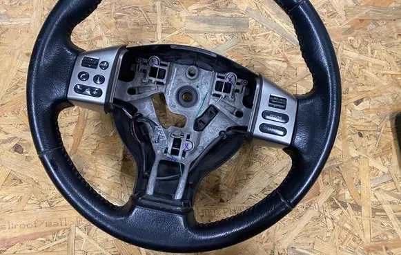 Nissan Tiida C11 Steering wheel 48430EM18A E11215U273306