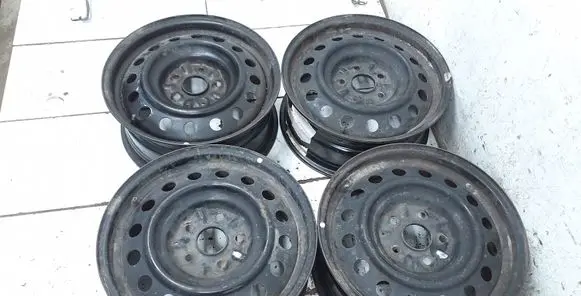 Toyota Avensis T250 R16 steel rim 2160629