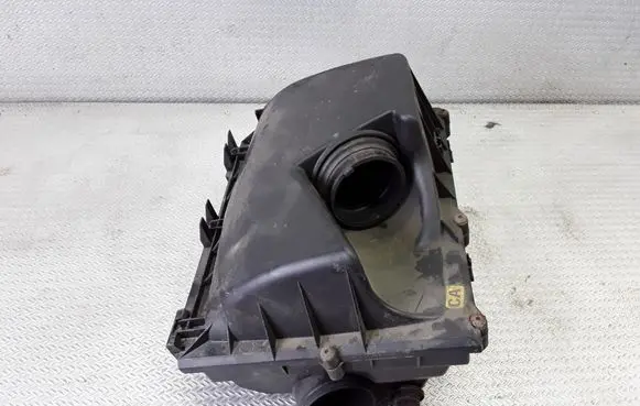Opel Vectra C Air filter box 55350912