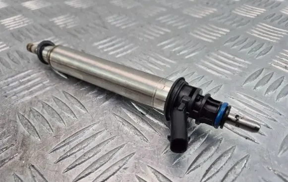 Mercedes-Benz E W212 Fuel injector A2780700687 322EC KL0030