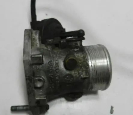 Volkswagen PASSAT B5.5 Throttle valve 8E0145950C