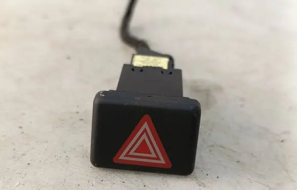Audi A4 S4 B7 8E 8H Hazard light switch 8E0941509