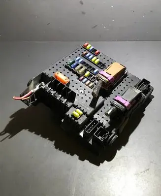 Volvo V70 Fuse module 8676391 12217799 04W395
