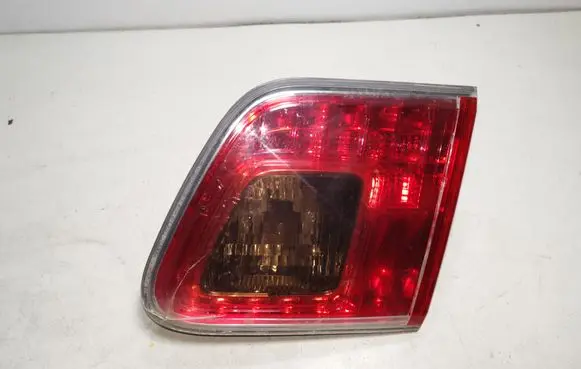 Toyota Avensis T270 Tailgate rear/tail lights