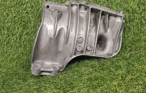 BMW 3 E92 E93 A/C compressor mount bracket 7556836 6455556836