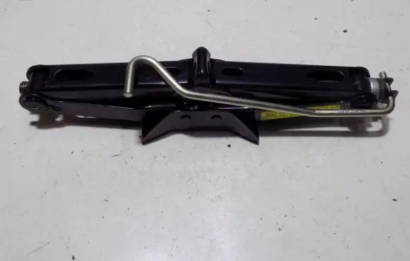 Renault Megane I Spare wheel mounting bracket 