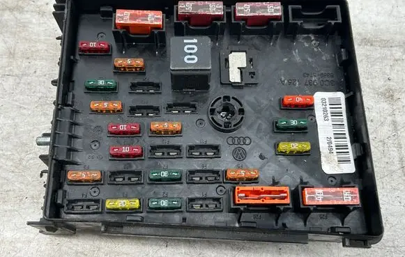 Volkswagen Tiguan Fuse module 3C0937125A 63595743