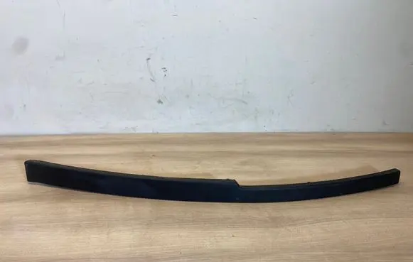 Front bumper lip