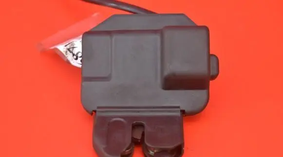 Nissan Primera Tailgate/trunk/boot lock/catch/latch