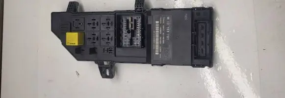 Opel Signum Fuse module 13181984 460023260 13168781