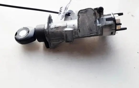 Volkswagen PASSAT B5 Ignition lock 4D0905851E