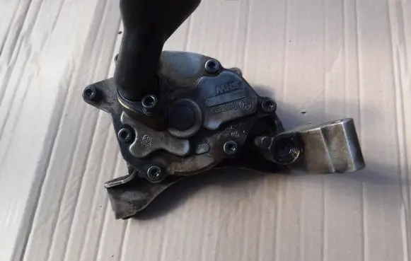Audi A3 S3 A3 Sportback 8P Oil pump 03C105N