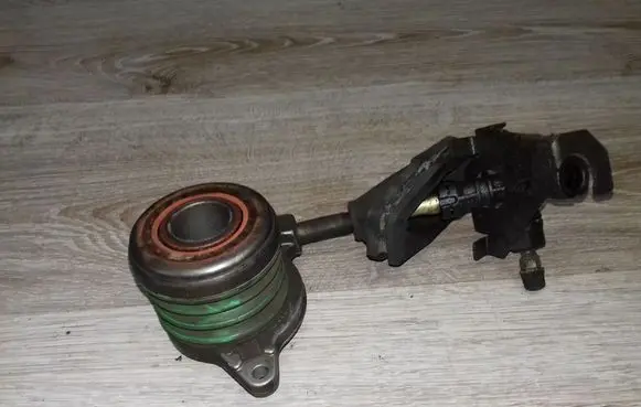 Volvo V70 Clutch release bearing slave cylinder 2570 6900012 6713