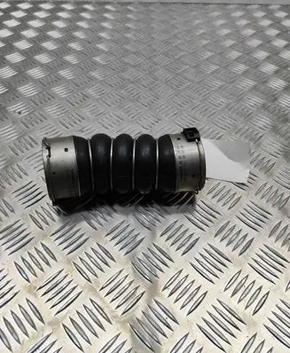 BMW 5 F10 F11 Intercooler hose/pipe 8513451