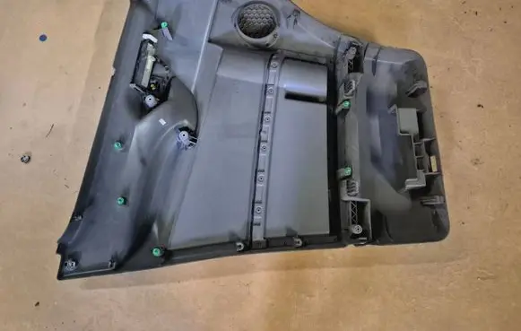 Volkswagen Crafter Front door card panel trim