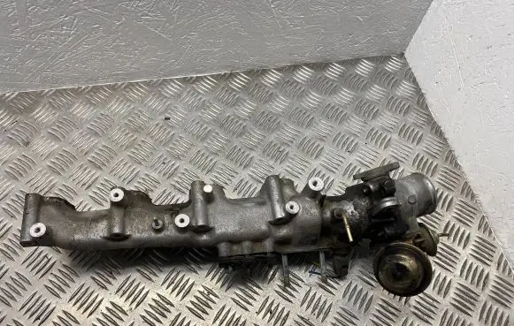 Toyota Avensis T220 Intake manifold 640207L10