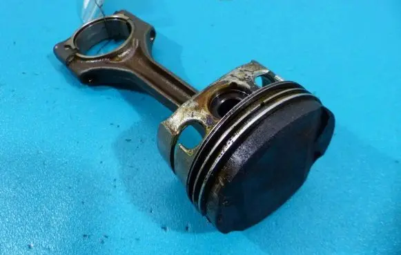 BMW 5 E39 Piston IMPRK947637