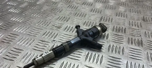 Toyota Corolla E120 E130 Fuel injector 236700G010 11J01239