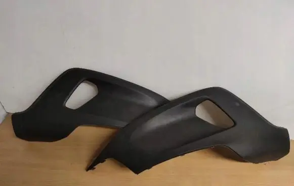 Volvo XC40 Front bumper splitter molding 31353342