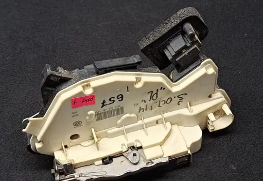 Skoda Yeti (5L) Front door lock 5E1837015A