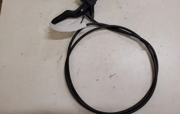 Engine bonnet (hood) release handle