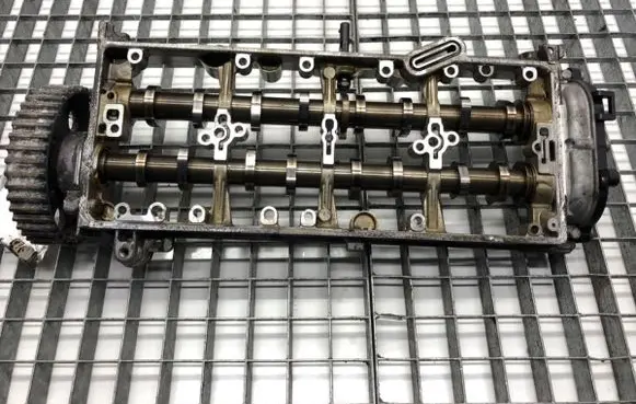 Volkswagen PASSAT B8 Camshaft 04L103292F