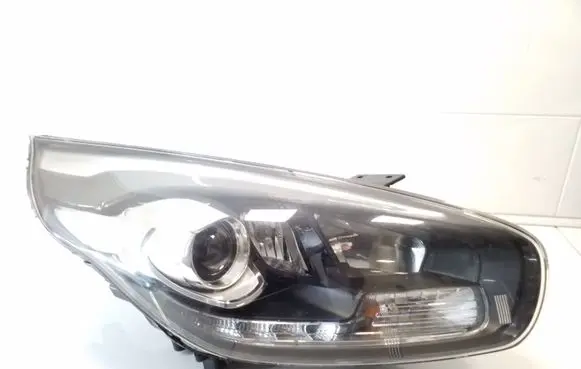 KIA Carens III Headlight/headlamp 92102A4