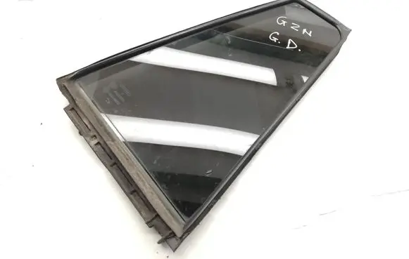 Toyota Verso-S Rear side window 